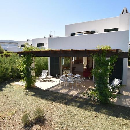 Biniancolla Iris Villa Exterior photo